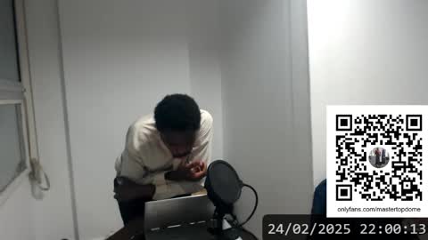 Snapshot of masterdomfuck chatting on February 25, 2025, 12:58 am Masterdomfuck online show from February 25, 2025, 12:58 am