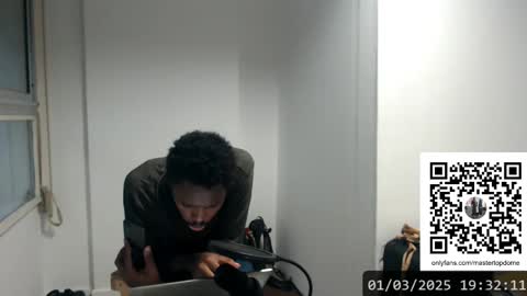 Snapshot of masterdomfuck chatting on March 1, 2025, 10:31 pm Masterdomfuck online show from March 1, 2025, 10:31 pm