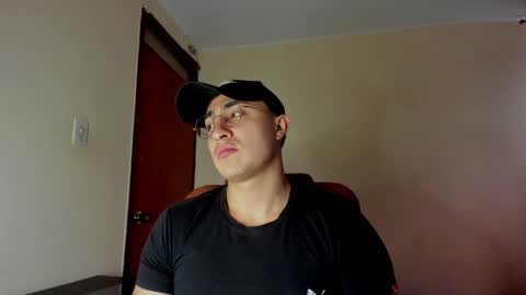 Snapshot of masterfiterotic chatting on February 13, 2025, 10:33 pm masterfiterotic online show from February 13, 2025, 10:33 pm