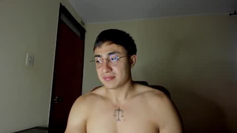 Snapshot of masterfiterotic chatting on February 17, 2025, 10:58 pm masterfiterotic online show from February 17, 2025, 10:58 pm