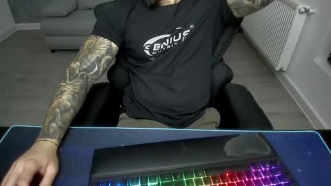 Snapshot of masterkingmuscle chatting on January 15, 2025, 9:20 pm masterkingmuscle online show from January 15, 2025, 9:20 pm