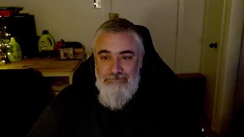 Snapshot of mastermcgirt chatting on December 21, 2025, 5:36 am Dave online show from December 21, 2025, 5:36 am