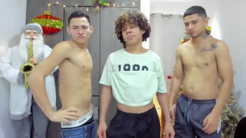 Snapshot of masters_sexx chatting on December 24, 2024, 2:33 pm Team Cris Darwin- Fernando- Stiven- David online show from December 24, 2024, 2:33 pm