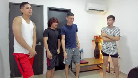 Snapshot of masters_sexx chatting on January 24, 2025, 11:48 am Team Cris Darwin- Fernando- Stiven- David online show from January 24, 2025, 11:48 am