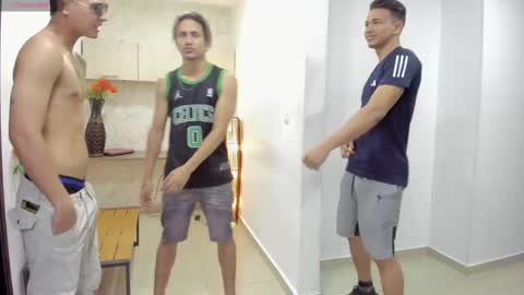 Snapshot of masters_sexx chatting on February 15, 2025, 11:28 am Team Cris Darwin- Fernando- Stiven- David online show from February 15, 2025, 11:28 am