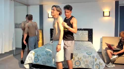 Snapshot of masters_sexx chatting on February 24, 2025, 7:41 pm Team Cris Darwin- Fernando- Stiven- David online show from February 24, 2025, 7:41 pm