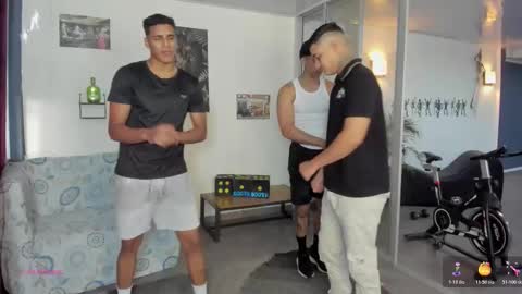 Snapshot of masters_sexx chatting on October 19, 2025, 11:33 am Team Cris Darwin- Fernando- Stiven- David online show from October 19, 2025, 11:33 am