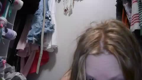 alex online show from November 9, 2025, 1:09 pm