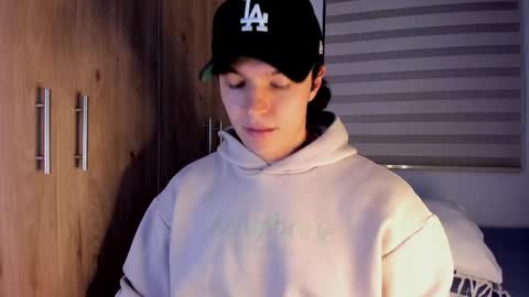 mastrangelo_x online show from May 3, 2026, 3:34 am