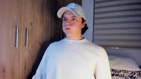 mastrangelo_x online show from May 7, 2026, 4:18 am
