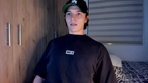 mastrangelo_x online show from May 8, 2026, 3:56 am