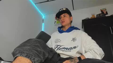 mateo_escobar online show from March 8, 2026, 7:23 am