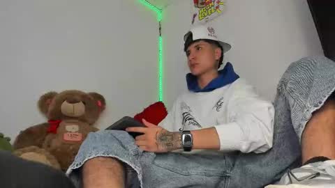 mateo_escobar online show from March 22, 2026, 8:07 am