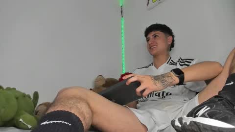 mateo_escobar online show from March 24, 2026, 2:27 am