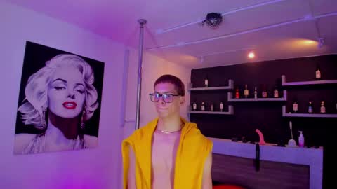 Snapshot of mateo_vegas chatting on February 21, 2025, 11:33 am Mateo online show from February 21, 2025, 11:33 am