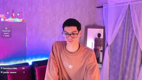 Snapshot of mateo_vegas chatting on March 10, 2025, 8:48 am Mateo online show from March 10, 2025, 8:48 am
