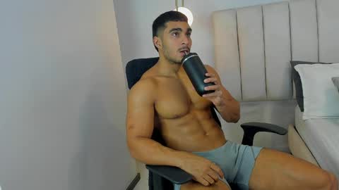 Mateo Zar online show from April 22, 2026, 10:55 pm