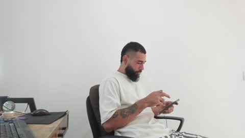 Snapshot of matheusbeard2 chatting on December 17, 2024, 8:32 pm Matheus online show from December 17, 2024, 8:32 pm