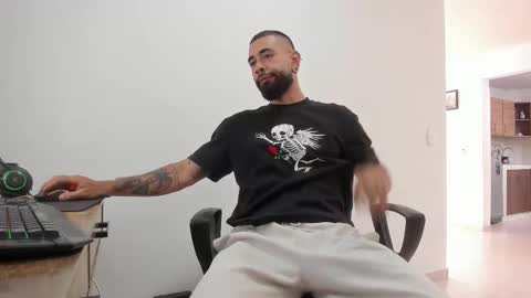 Matheus     online show from November 30, 2025, 8:35 pm