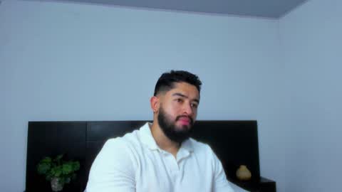 Mathew Flintt  online show from October 5, 2025, 9:02 pm