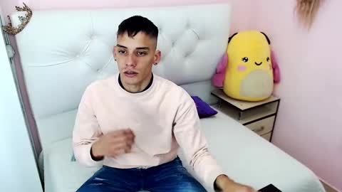 mathews_hot21 online show from September 16, 2025, 5:25 pm
