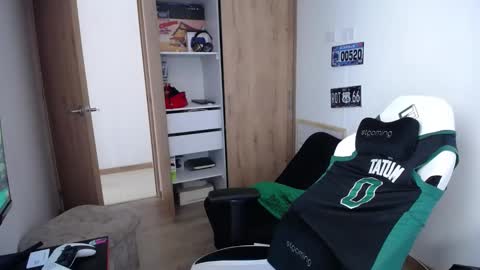 matias online show from November 9, 2025, 3:32 pm