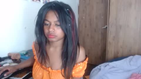 Snapshot of matilde27 chatting on December 16, 2024, 6:38 pm Daniela online show from December 16, 2024, 6:38 pm