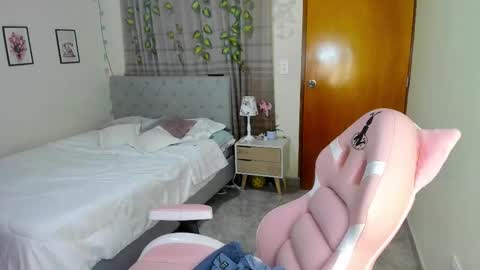 Snapshot of matilde27 chatting on October 3, 2025, 10:45 am Daniela online show from October 3, 2025, 10:45 am