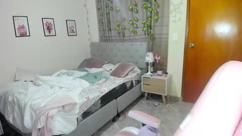 Snapshot of matilde27 chatting on October 16, 2025, 8:48 am Daniela online show from October 16, 2025, 8:48 am