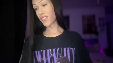 MOLLY MILLS online show from October 21, 2025, 4:13 am