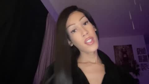 MOLLY MILLS online show from November 23, 2025, 5:07 am