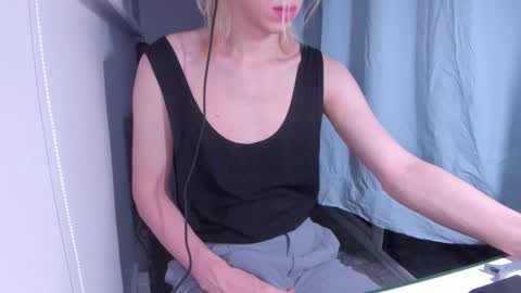 Snapshot of matt_spark chatting on February 25, 2025, 12:25 am Matt online show from February 25, 2025, 12:25 am