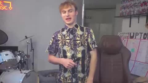 Snapshot of mattcashxxx chatting on October 4, 2025, 1:03 am Matt Cash online show from October 4, 2025, 1:03 am