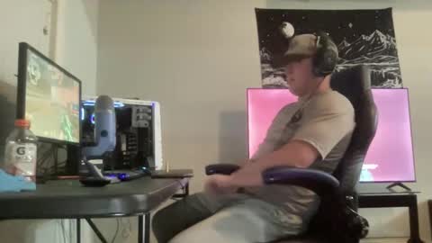 Snapshot of mattdawg13 chatting on May 8, 2026, 3:34 am MattDawg13 online show from May 8, 2026, 3:34 am