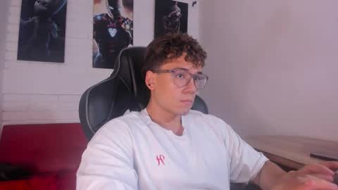 Snapshot of matthewfire1 chatting on October 19, 2025, 12:39 pm matthew online show from October 19, 2025, 12:39 pm