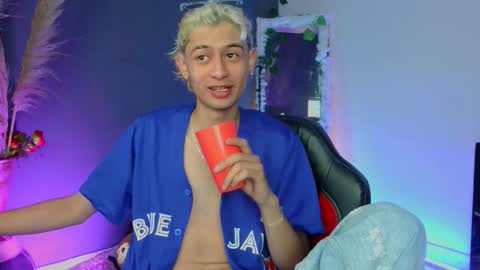 mattias     online show from October 12, 2025, 6:12 am