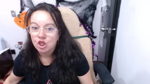 Snapshot of mature_wolf chatting on November 2, 2025, 11:18 pm Sonia online show from November 2, 2025, 11:18 pm