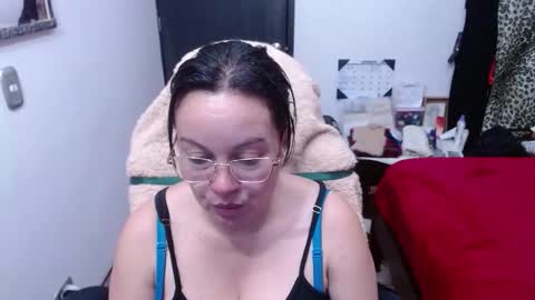 Snapshot of mature_wolf chatting on November 19, 2025, 9:48 pm Sonia online show from November 19, 2025, 9:48 pm