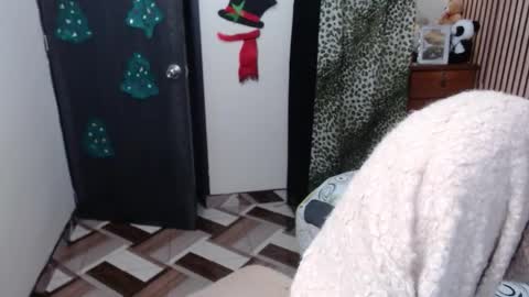 Snapshot of mature_wolf chatting on December 15, 2025, 12:15 am Sonia online show from December 15, 2025, 12:15 am