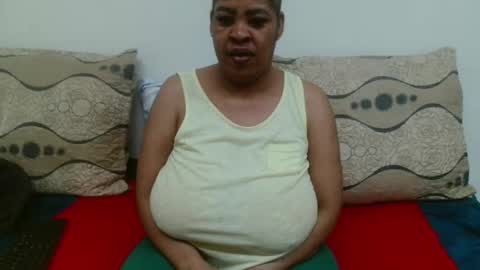 Snapshot of maturedbootyqueen chatting on April 4, 2026, 3:20 pm QUEEN online show from April 4, 2026, 3:20 pm