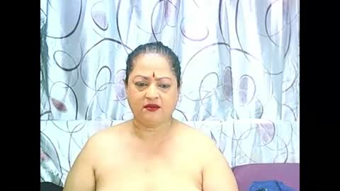 Snapshot of matureindian654u chatting on May 4, 2026, 8:54 am matureindian654u online show from May 4, 2026, 8:54 am