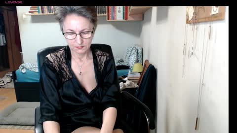 maturekate online show from September 19, 2025, 6:37 am