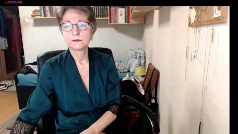 maturekate online show from September 22, 2025, 6:15 am