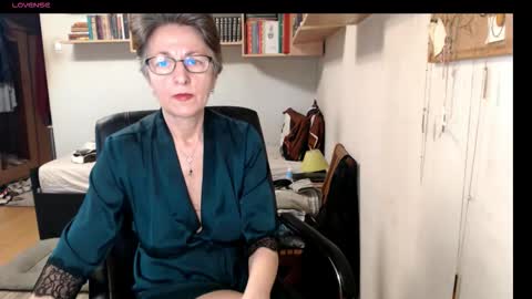 maturekate online show from September 28, 2025, 6:41 am