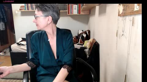 maturekate online show from October 1, 2025, 9:26 am