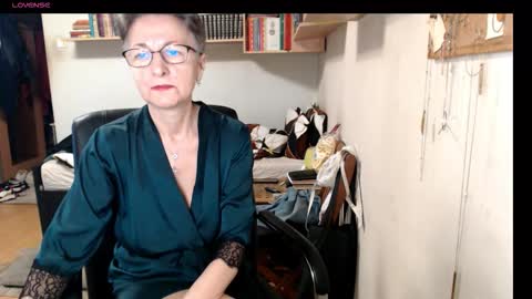 maturekate online show from October 2, 2025, 5:25 am