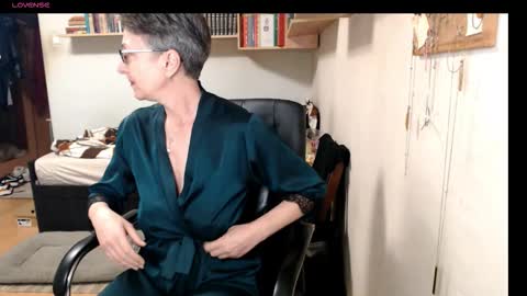 maturekate online show from October 4, 2025, 7:17 am