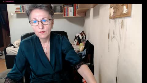 maturekate online show from October 9, 2025, 6:22 am