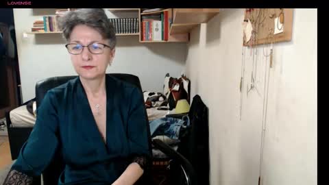 maturekate online show from October 19, 2025, 6:58 am