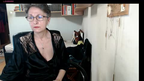 maturekate online show from October 20, 2025, 6:36 am